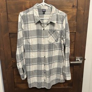 Patagonia plaid shirt, size medium